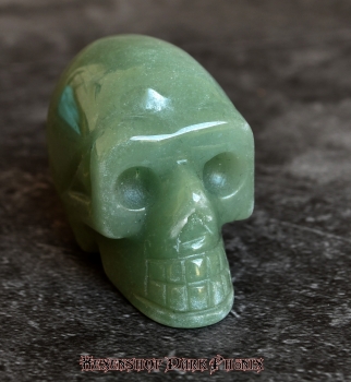 Kristall Schädel "Gealach" aus Jade